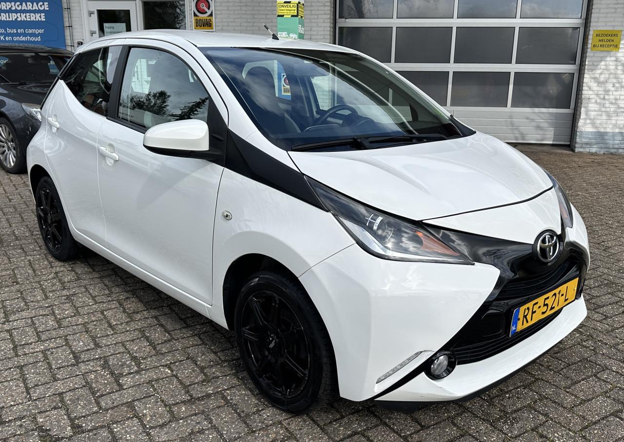 TOYOTA AYGO 1.0 VVT-i x-play | Airco | 3 maanden garantie | Vol jaar APK