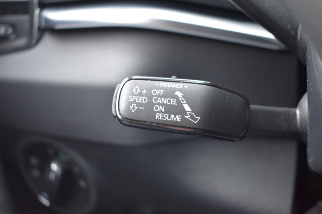 Skoda Karoq 1.5 tsi act | leder | trekhaak | camera | apple carplay | andro