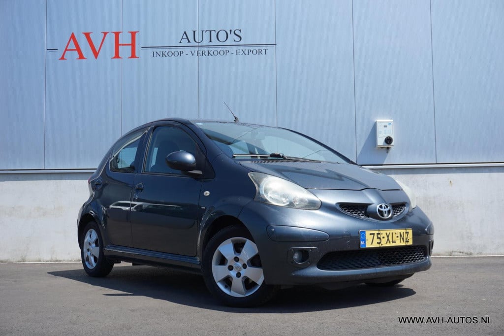 Toyota Aygo 1.0-12v sport