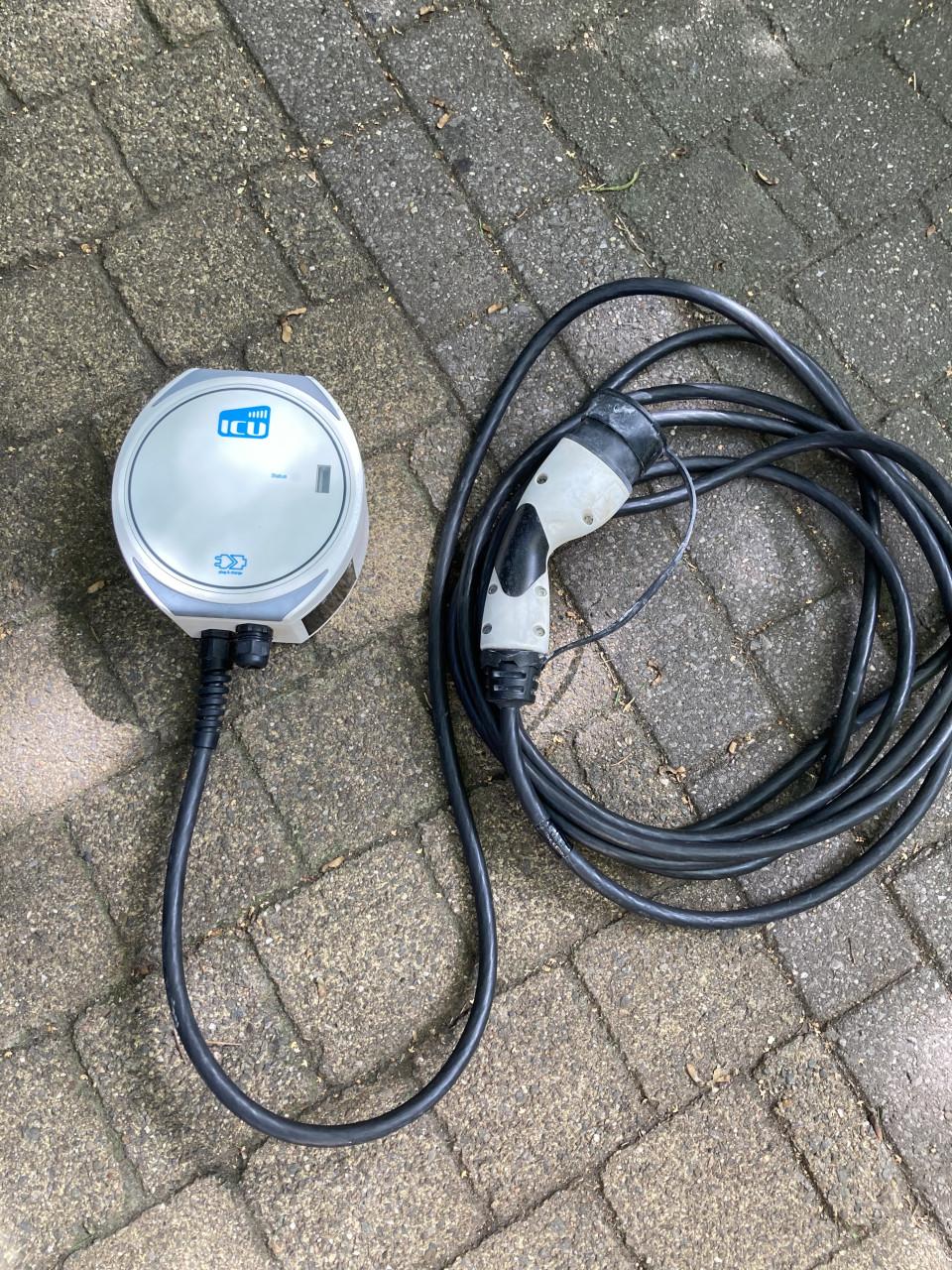 Laadpaal ICU met display 1fase 230V 16A 7m laadkabel type 2