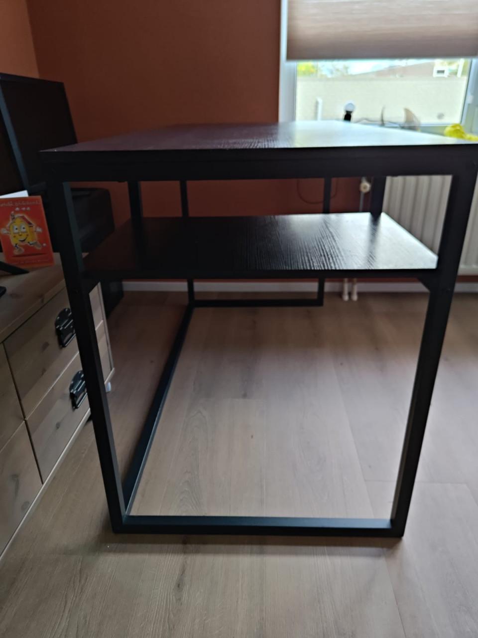 ZWART BUREAU /  NAAI/. WERKTAFEL