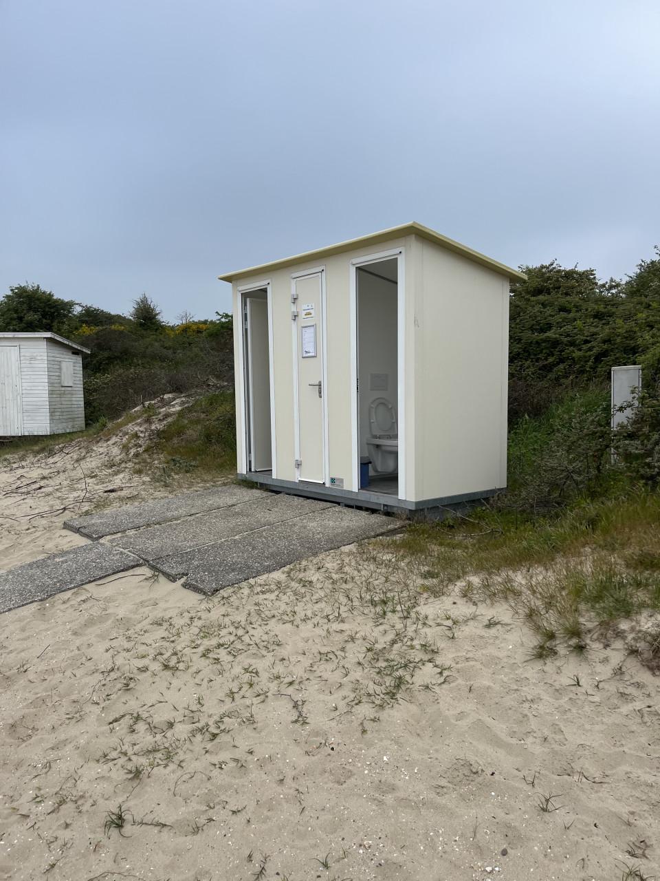 Strandhuisje TE HUUR