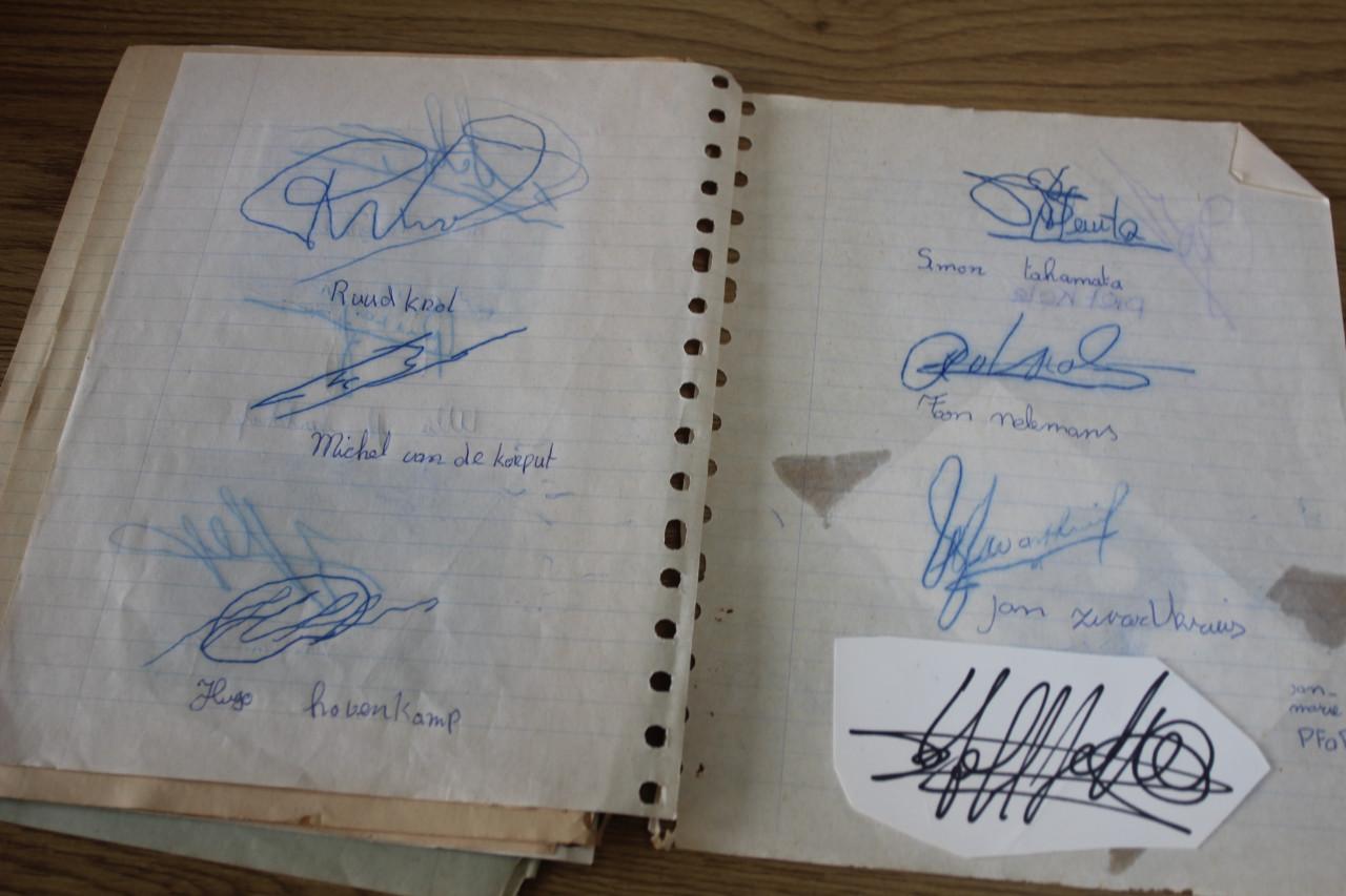 Voetbal plaatjes + handtekeningen.. World cup 1978