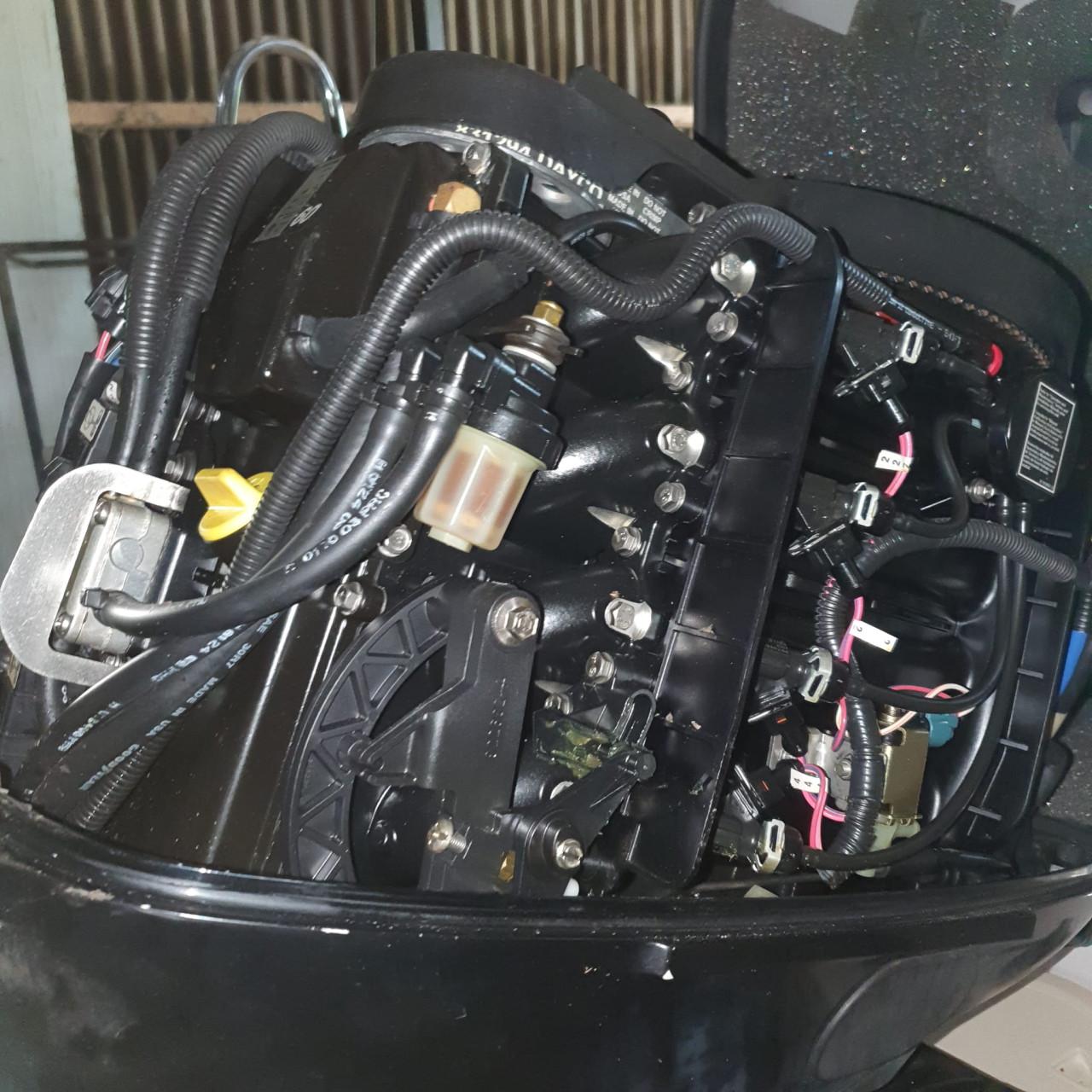 Quicksilver pilothouse 560 met 60 pk mercury + trailer bouwjaar 2003