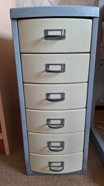 Stalen ladenkastje met 6 laden grijs/geel