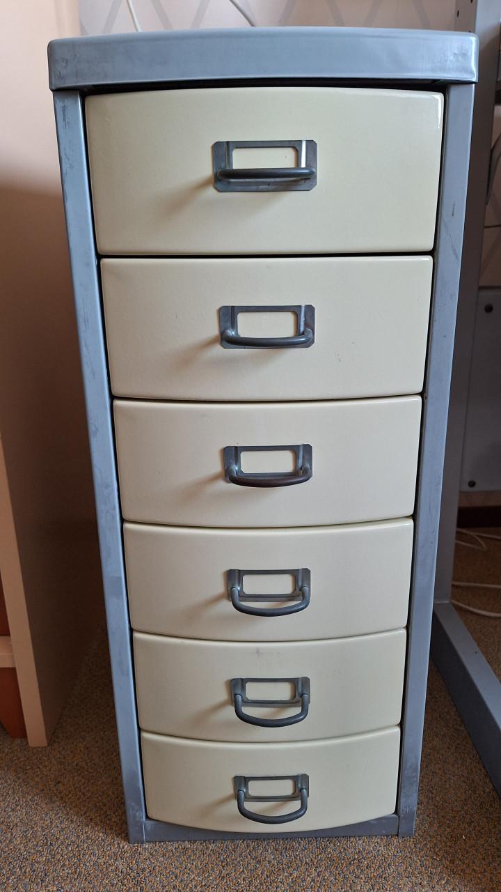 Stalen ladenkastje met 6 laden grijs/geel