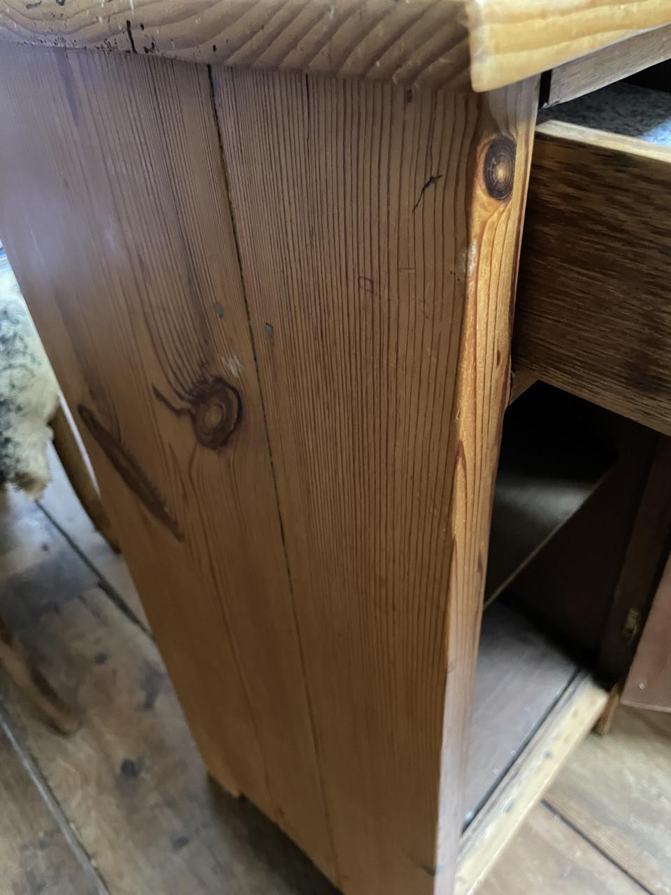 OUD Grenen nachtkastje