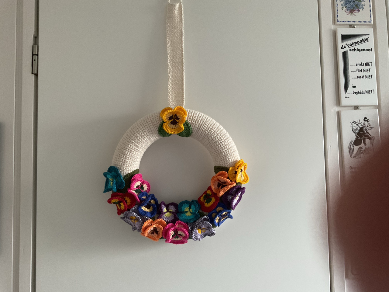 Verschillendegehaakte bloemen kransen