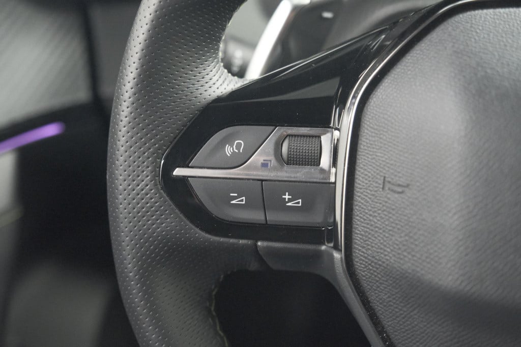 Peugeot 2008 puretech 130 eat8 gt | camera | apple carplay | parkeersensore
