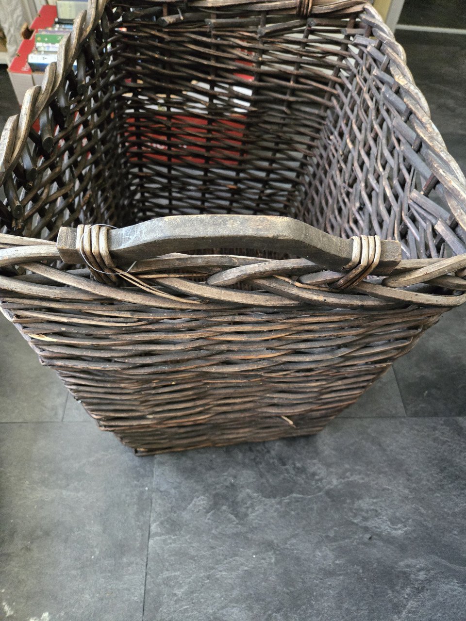 Rieten mand H53xL63xB47 cm  Handvatten zitten klein beetje los