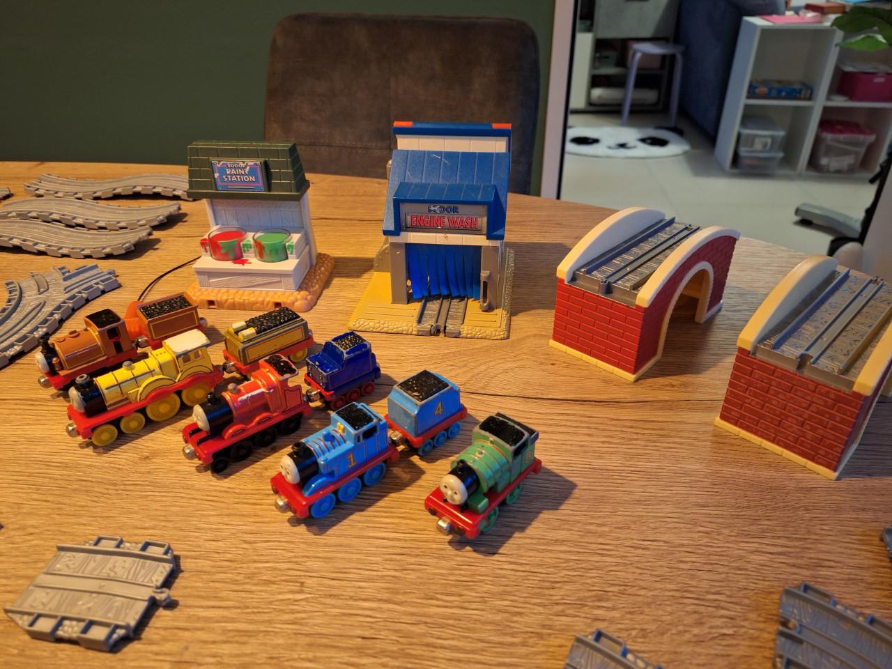 Thomas de Trein: verschillende treintjes en rails te koop!