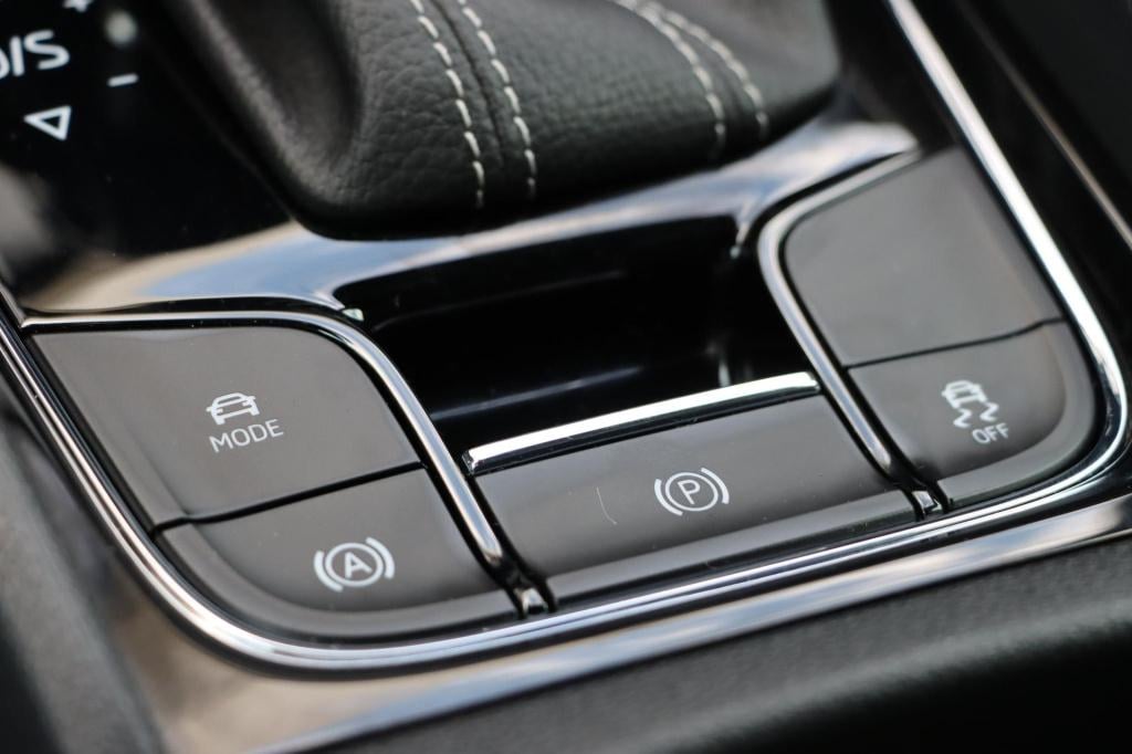 Skoda Karoq 1.5 tsi act sportline business 150pk dsg7