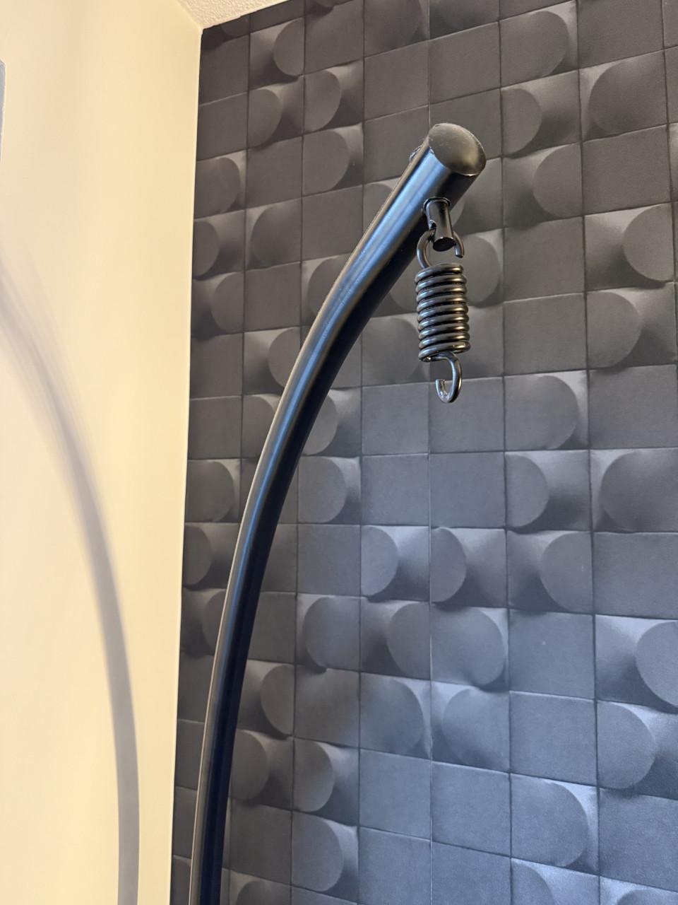 Manifesto Rovio hangstoel mat zwart antraciet binnen of buiten