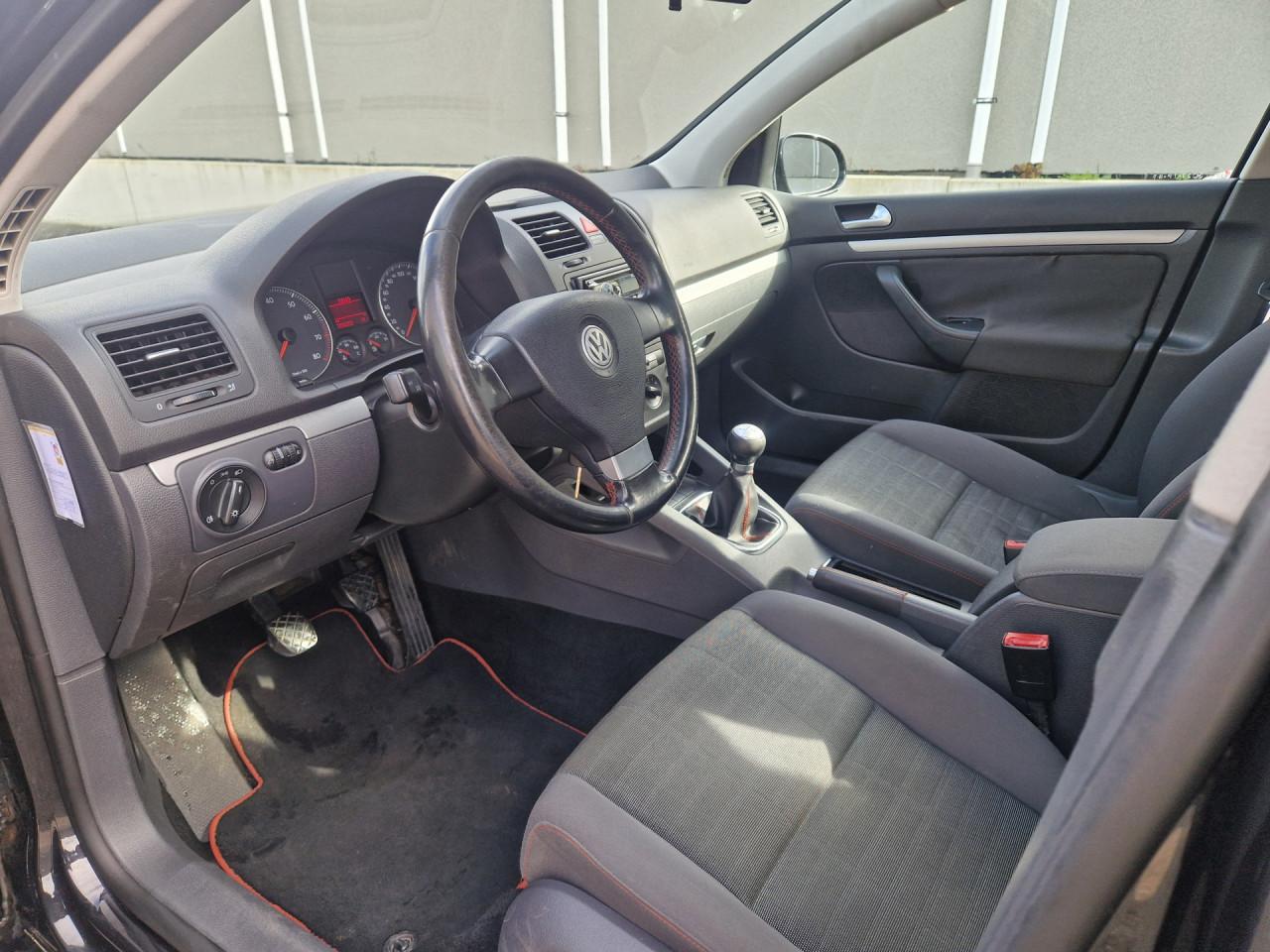 Volkswagen Golf 1.6 FSI Optive 2