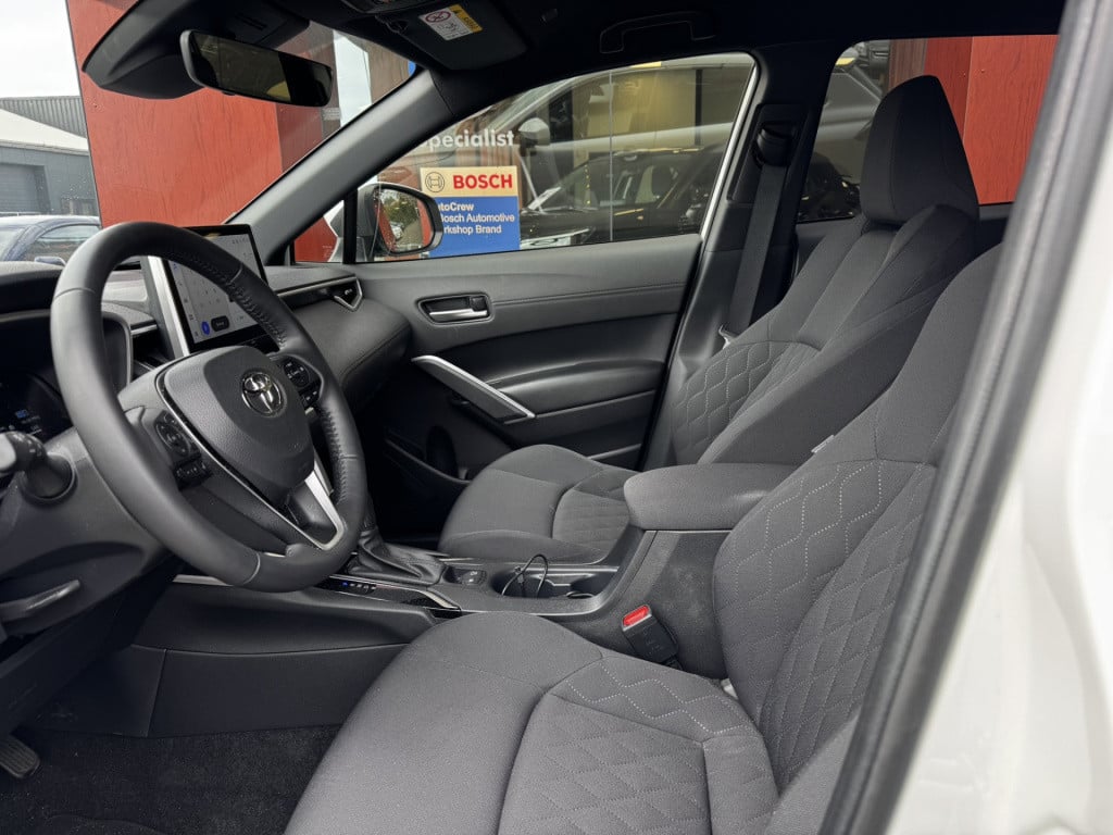 Toyota Corolla Cross 2.0 high power hybrid first edition | apple carplay |