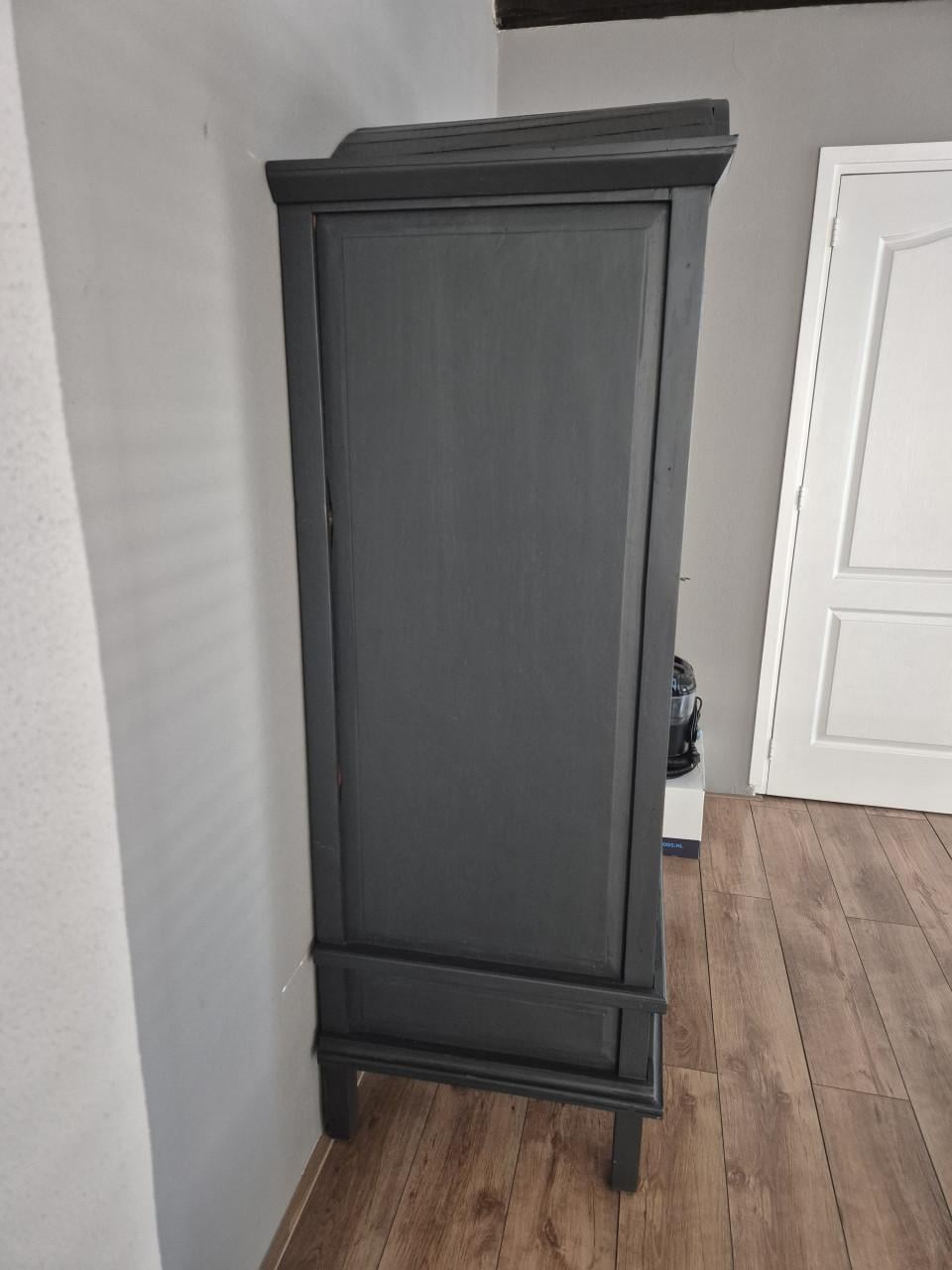 Te koop zware kast
