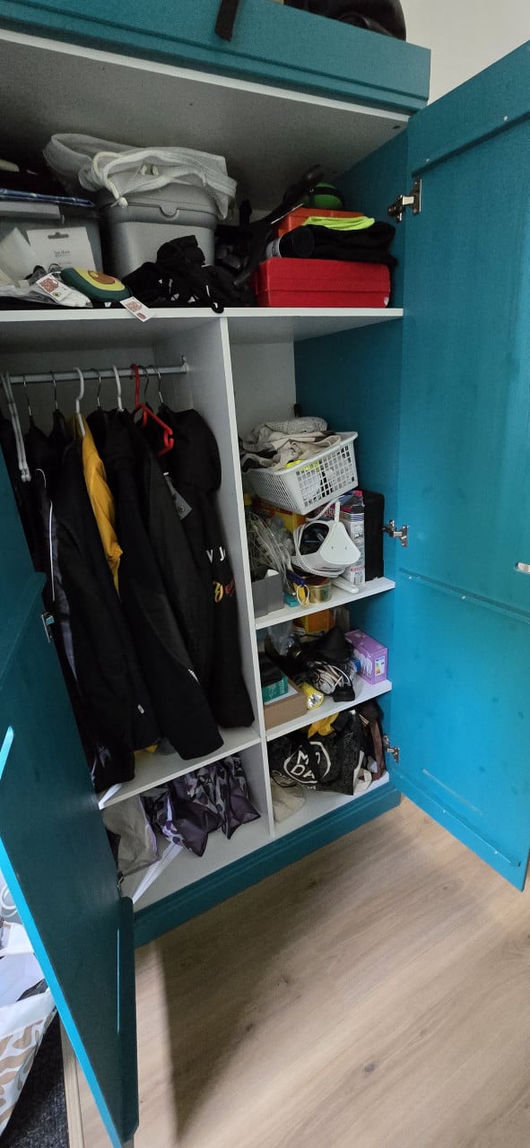 Te koop tweedeurs kledingkast