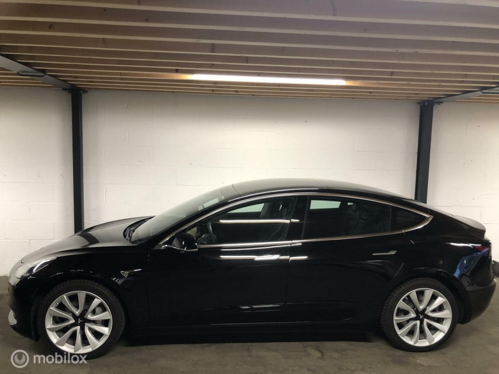 Tesla Model 3 standard rwd plus 60 kwh
