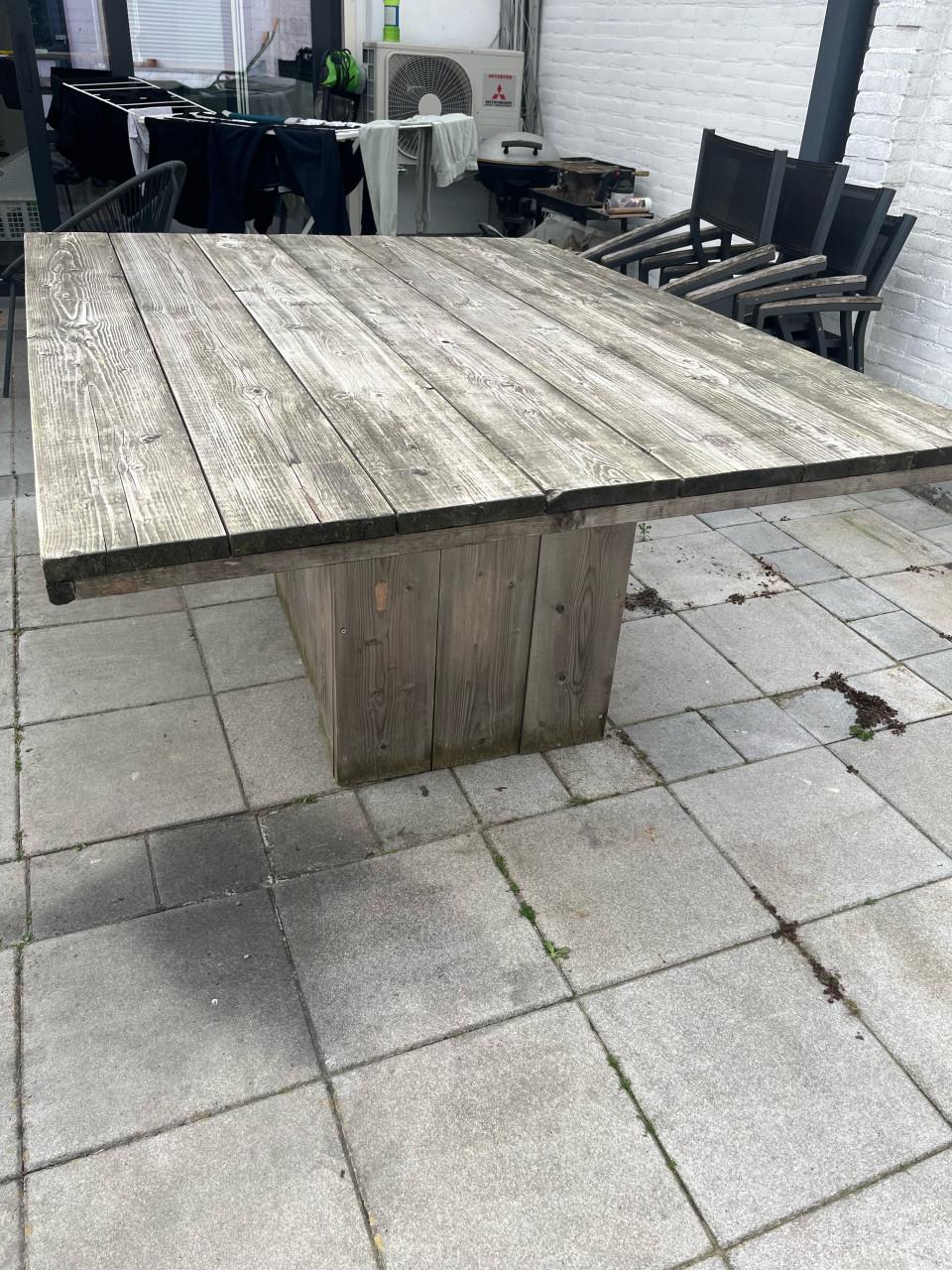 Gratis ophalen stijgerhouten tafel voor in de tuin