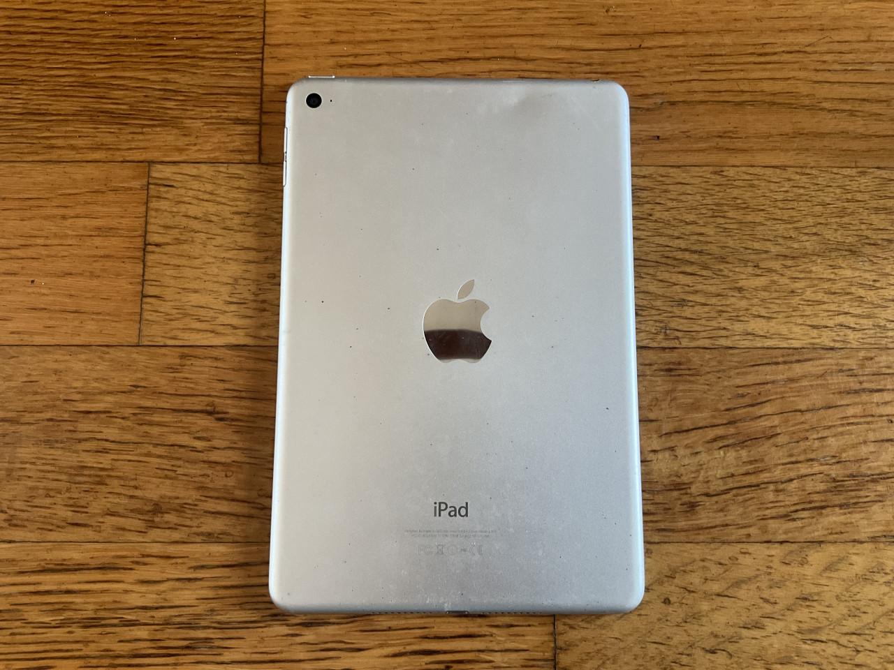Apple iPad Mini 4 128 GB – wit – met hoezen en toetsenbord