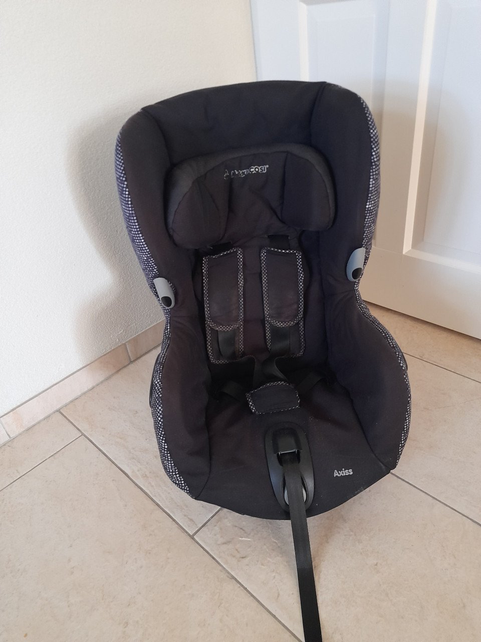 Maxi - cosi Axiss (draaibaar) ( in goede nette schone staat )
