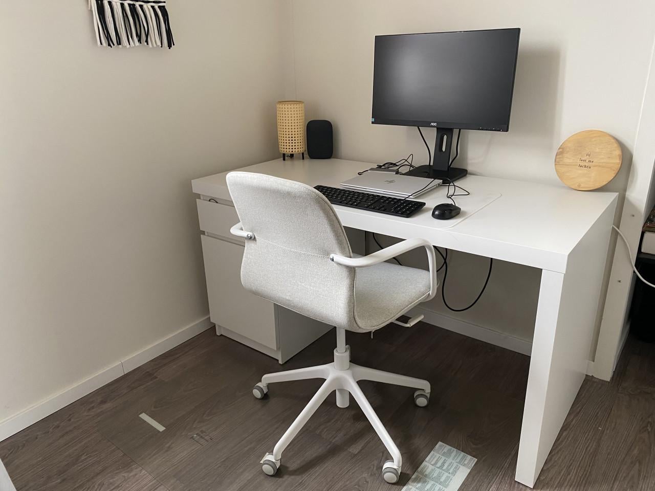 IKEA Malm bureau en bureaustoel