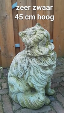 Betonnen tuinbeeld kat, 45 cm hoog en zeer zwaar.