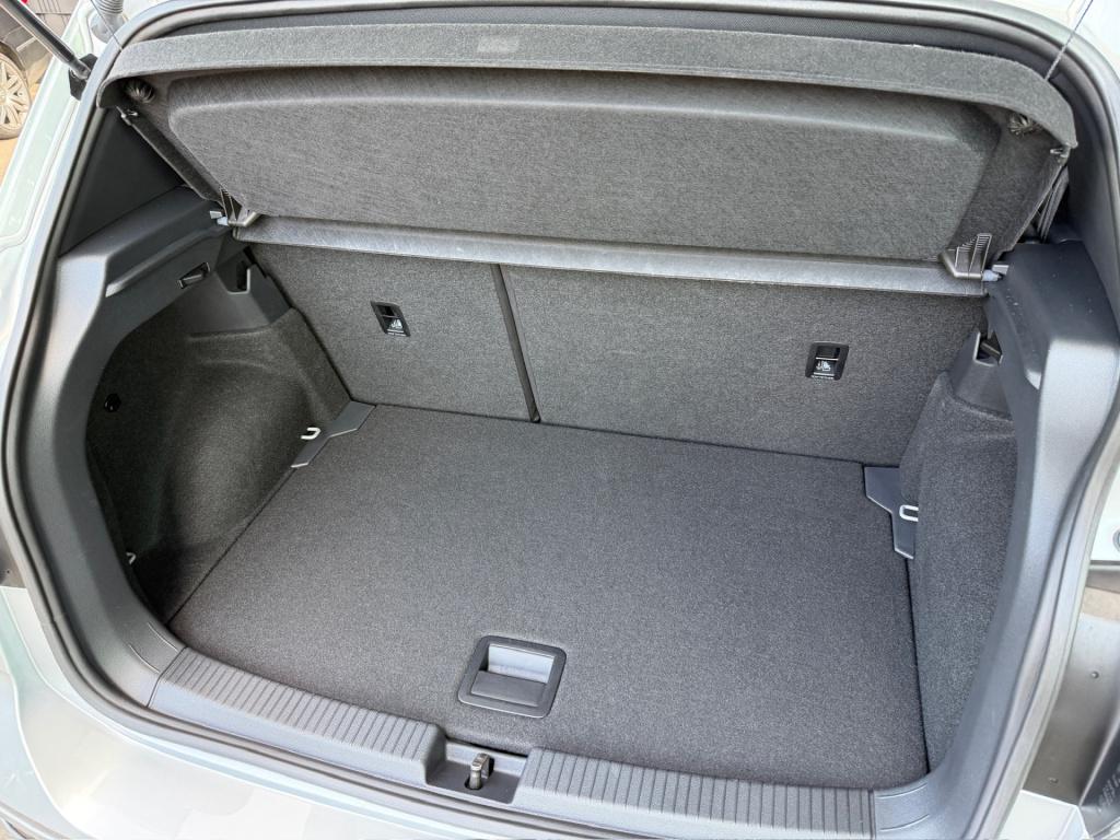 Volkswagen T-cross 1.5 tsi 150pk dsg r-line | camera | trekhaak | dode hoek