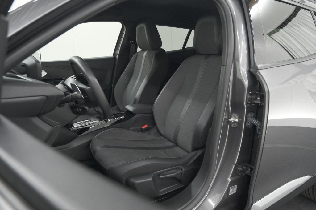Peugeot 2008 puretech 130 eat8 allure pack | camera | apple carplay | parke