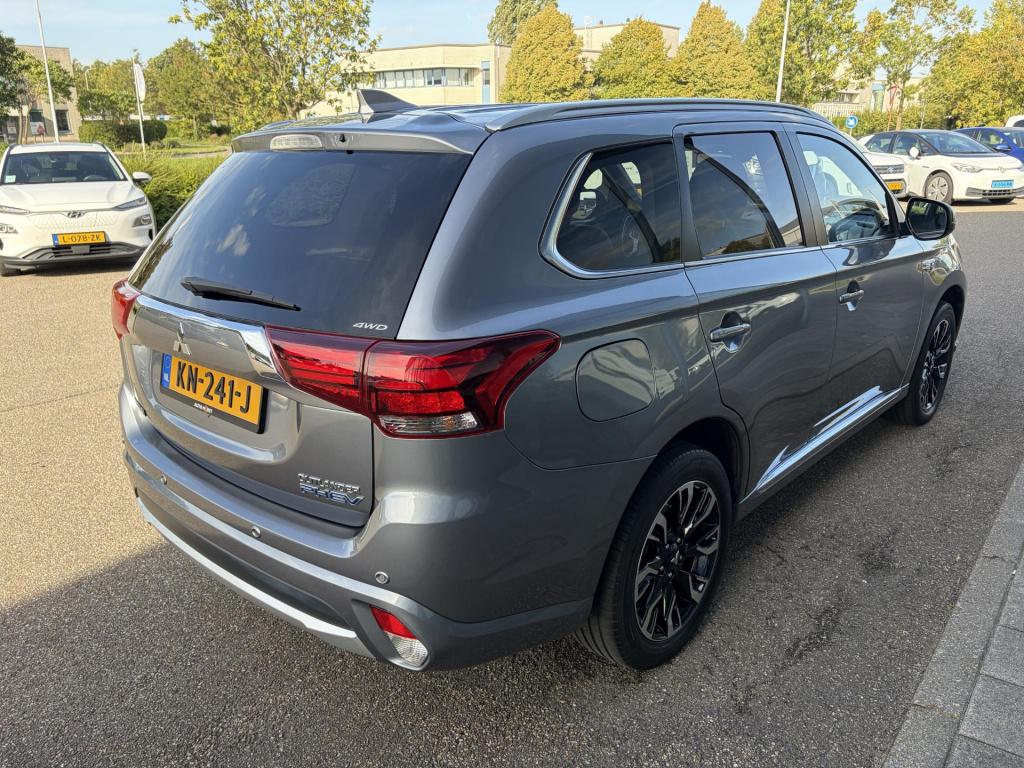 Mitsubishi Outlander 2.0 phev instyle+