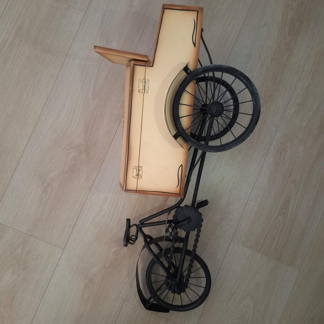Miniatuur nostalgische bakkersfiets/triporteur bakkerskar