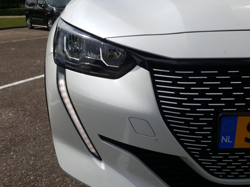 Peugeot 208 active pack 50kwh 136pk 1-fase 12% bijtelling cruise & climate 