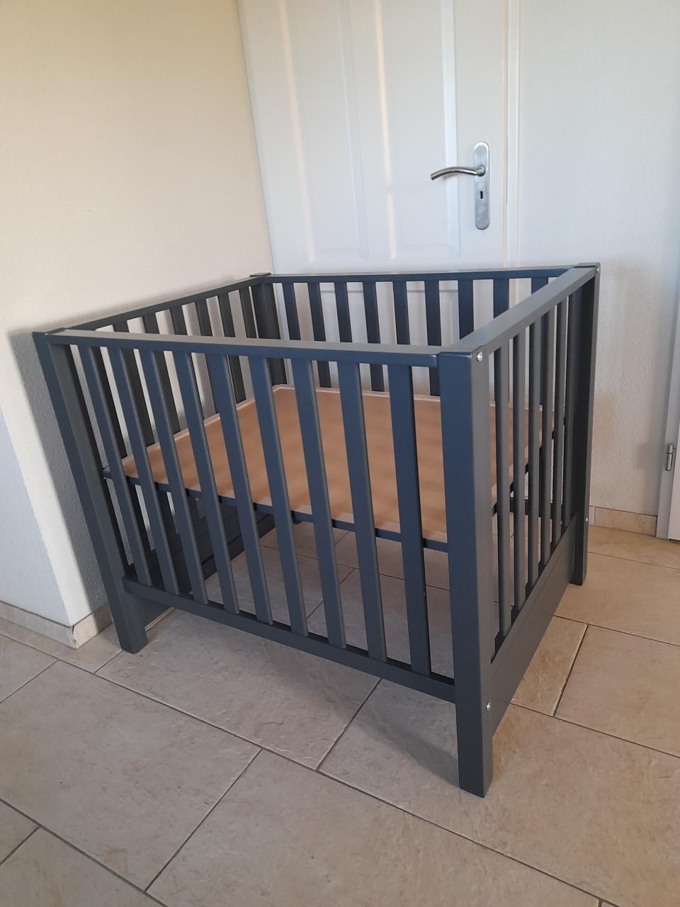 Mooie nette box (in goede nette staat ) in hoogte verstelbaar!