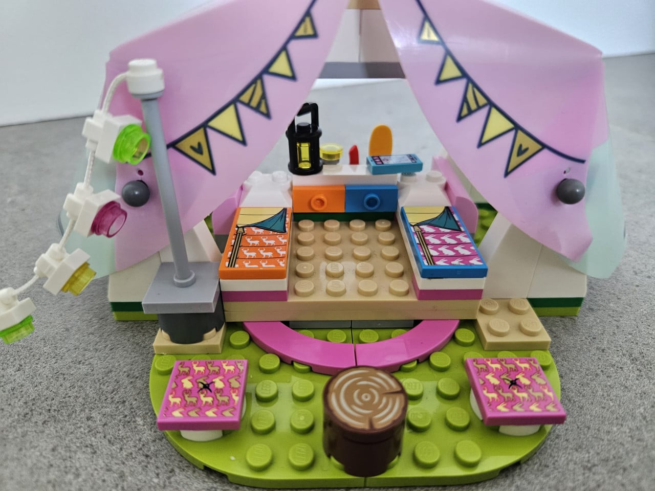 LEGO Friends 41392 - Glamping in de natuur