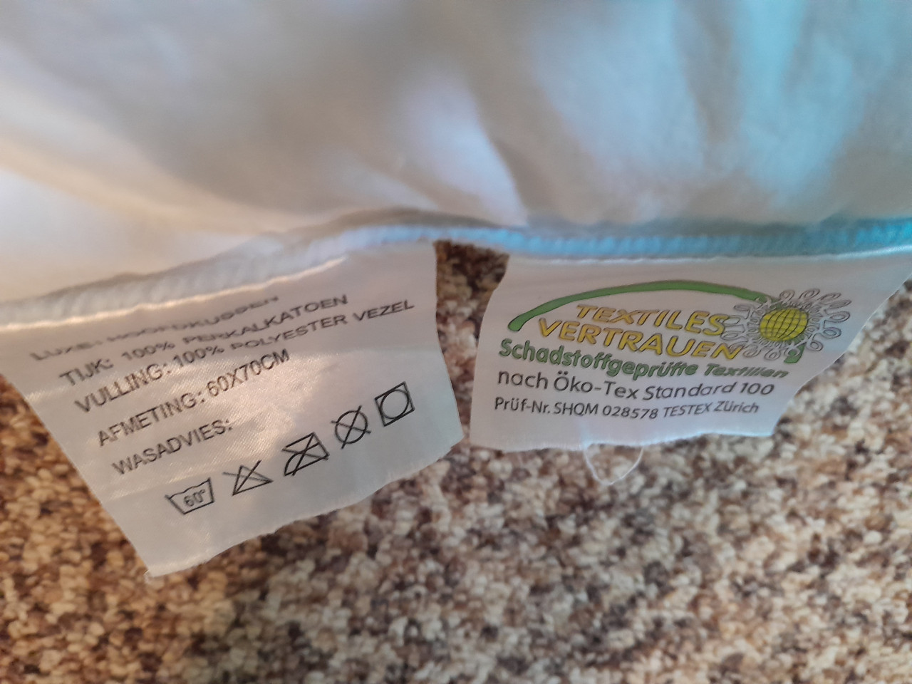 Div polyester dekbedden + hoofdkussens/nekrol v.a €2,00