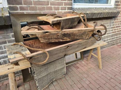 DECO, TAFELS, STOELEN, BANKEN, KASTEN, 3Z FACTORY ARNEMUIDEN KOM EENS LANGS
