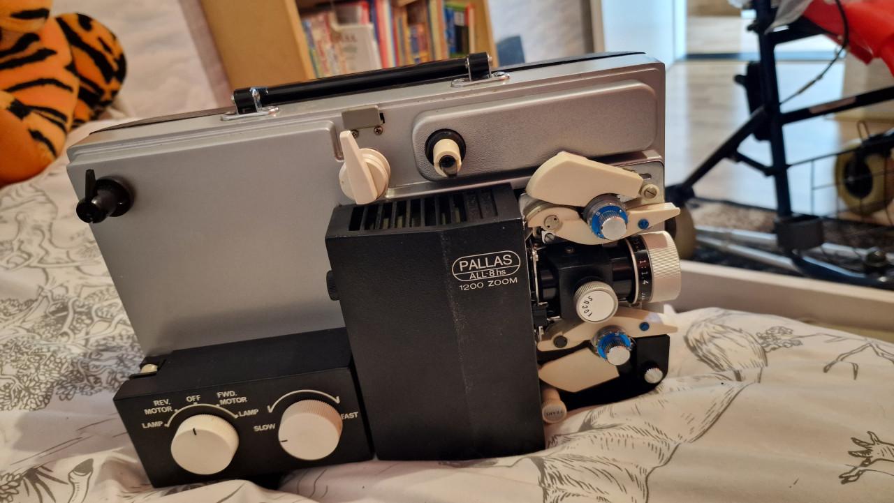 Pallas ALL 818 1200 ZOOM Super 8 filmprojector.