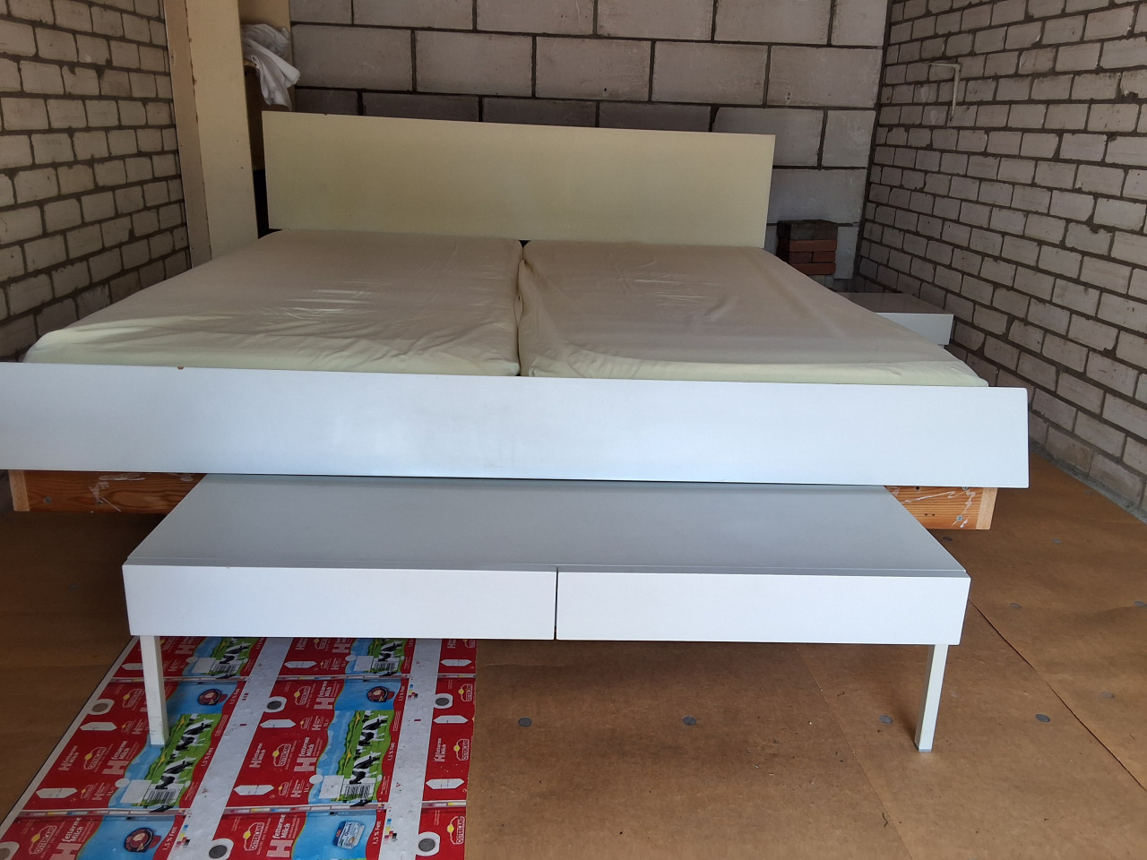 Te koop aupingbed met handverstelbare lattenbodem 180x200cm