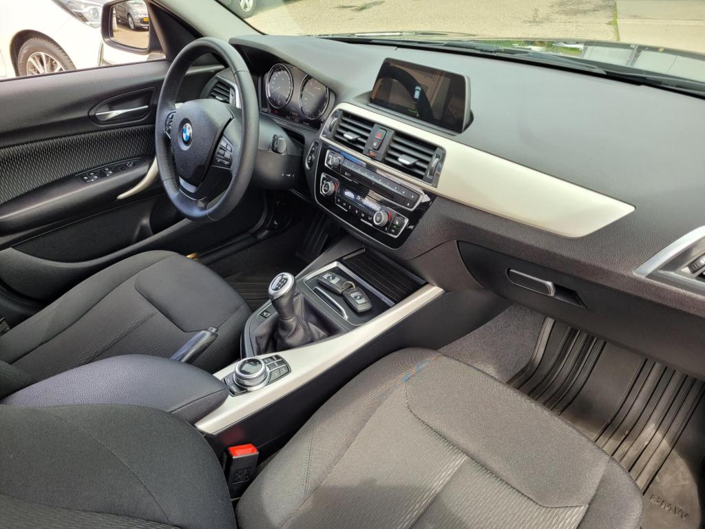 BMW 1 Serie 116i executive advantage . navi climate pdc lm velgen led stoel