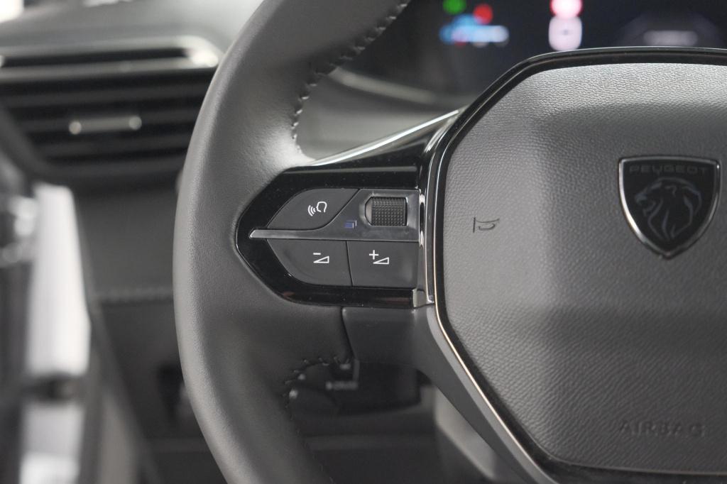 Peugeot 2008 puretech 100 allure | apple carplay | parkeersensoren | climat