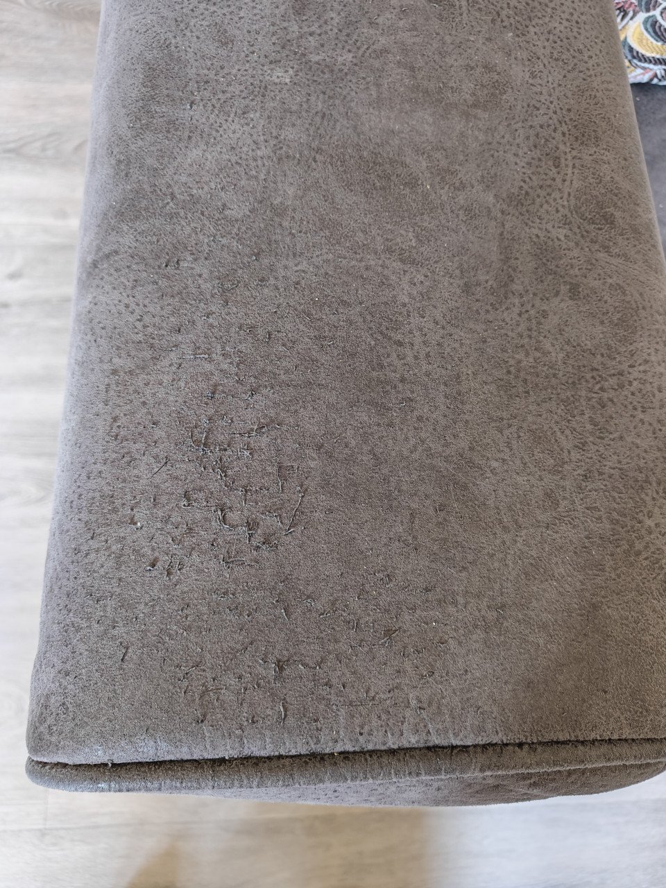 Gratis driezitsbank met hocker