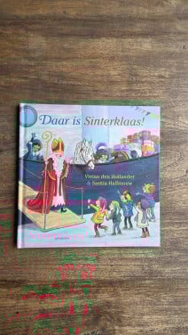 🎈Kinderboek ' Daar is Sinterklaas' van Vivian den Hollander & Saskia Halfm