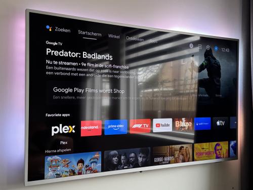 Philips 65PUS7304/12 – 65 inch 4K Ambilight TV – nette staat