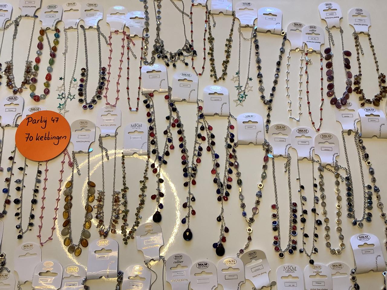 Partij mooie MKM Design kettingen.   (Partij 47)