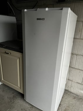 A+ klasse vrieskast 136x55 cm. inhoud vriezer 210 liter