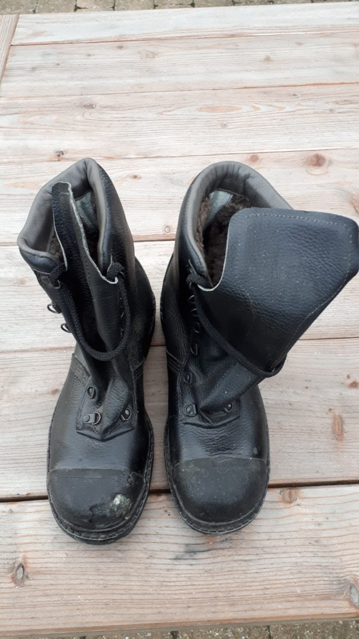 Te koop 2 paar splinter nieuwe werkschoenen