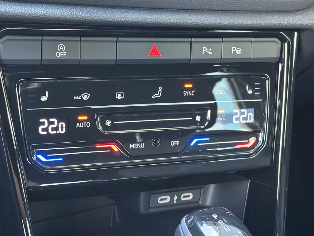 Volkswagen T-roc 1.5 tsi 150pk dsg r-line | camera | keyless | elek. achter