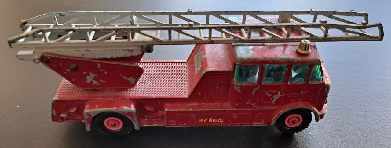 MATCHBOX KING SIZE nr. 15 - Merryweather brandweerwagen - 15 cm lang