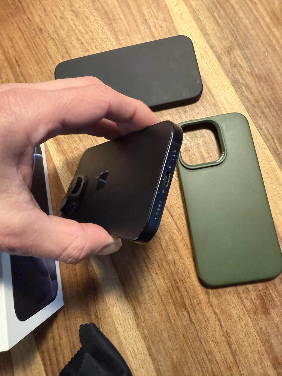 Apple iPhone 16 PRO 256GB met doos en kabel