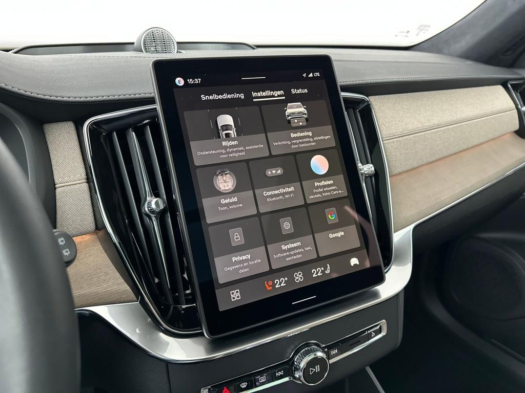 Volvo XC90 ultra bright recharge plug-in hybrid awd